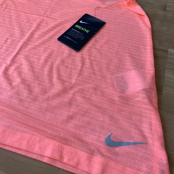 NWT Standard Fit Breathe Tank: Nike - Picture 5 of 16